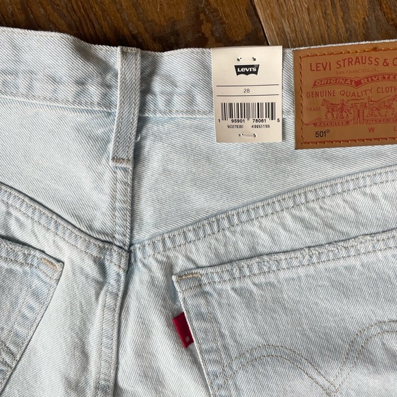 NWT Levi's Women's Premium 501 Original Shorts size 28 - Picture 7 of 7